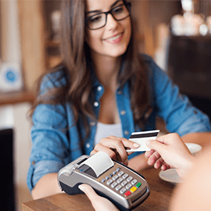 Revolvierende Kreditkarten vs. Prepaid-Kreditkarten